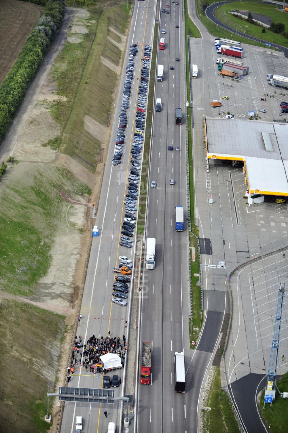 Luftaufnahme EISENACH - Verkehrsfreigabe der sechsstreifig, neugebauten Umfahrung der Hörselberge im Zuge der A 4 Verlegung bei Eisenach