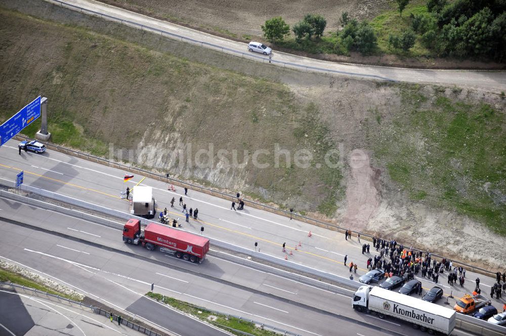 EISENACH von oben - Verkehrsfreigabe der sechsstreifig, neugebauten Umfahrung der Hörselberge im Zuge der A 4 Verlegung bei Eisenach