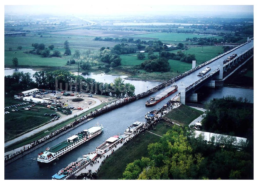 Hohenwarthe / Sachsen-Anhalt aus der Vogelperspektive: Verkehrsfreigabe des Wasserstraßenkreuzes Magdeburg entlang der Kanalbrücke vom Mittellandkanal zum Elbe-Havel-Kanal über die Elbe bei Hohenwarthe in Sachsen-Anhalt