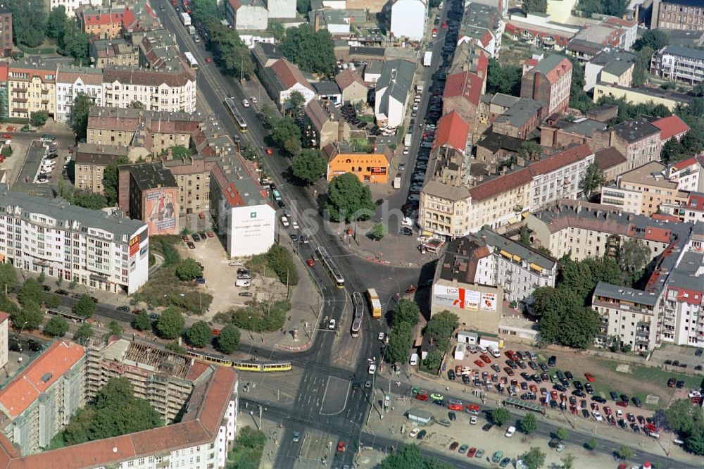 Berlin von oben - Verkehrsknotenpunkt Prenzlauer-Allee, Ostseestraße, Wisbyer-Straße in Berlin