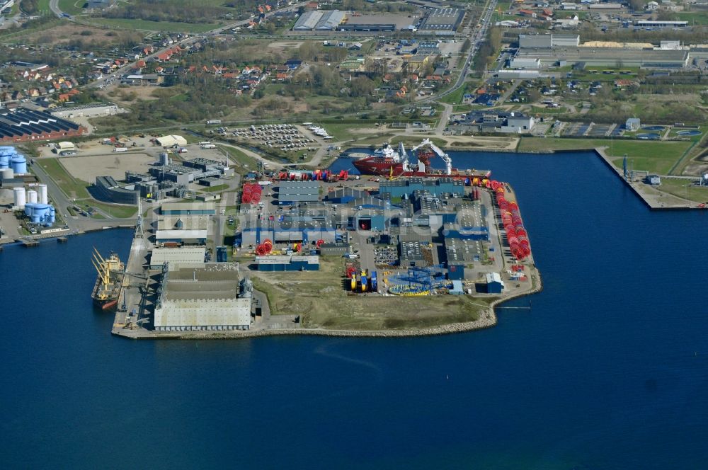 Kalundborg von oben - Verladehafen in Kalundborg in Dänemark