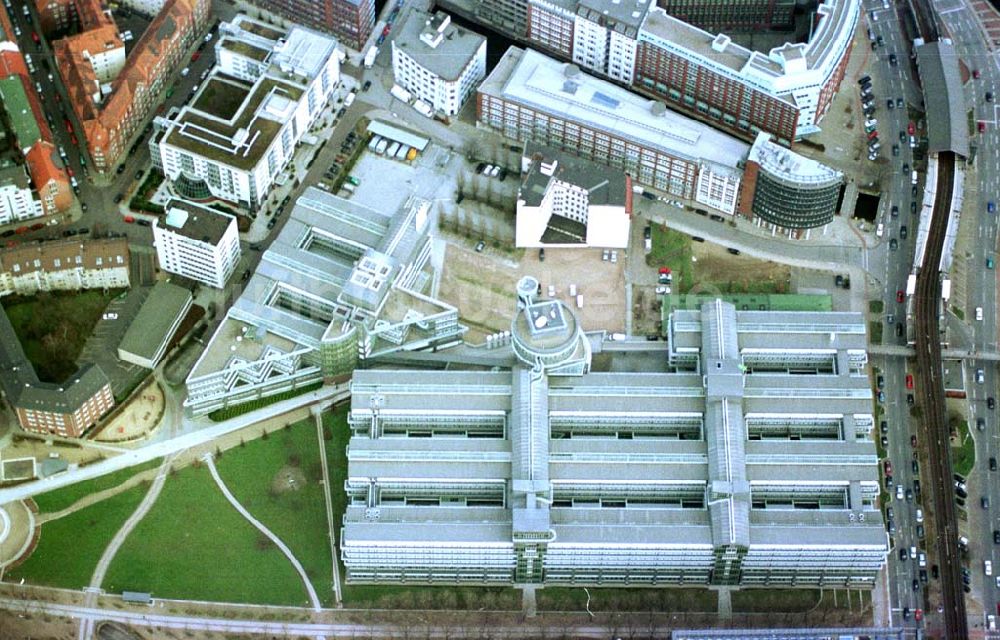 Hamburg von oben - Verlagsgebäude GRUNER & JAHR am Hafen in Hamburg.