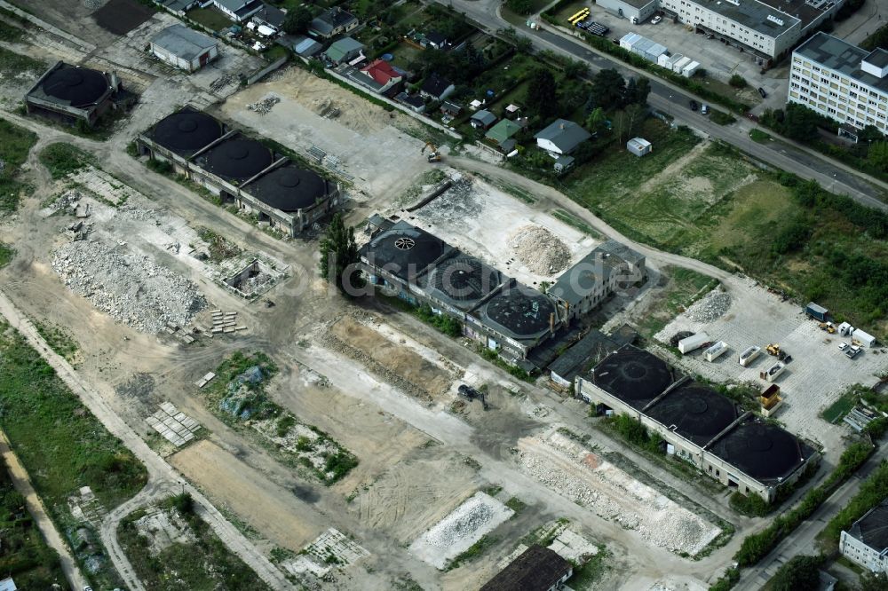 Luftaufnahme Berlin - Verlassener Bunker- Gebäudekomplex und Munitionsdepots auf dem militärischen Übungsgelände Biesenhorster Weg - Wiesengrundstraße in Berlin