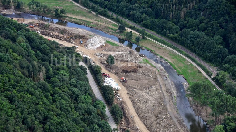 Luftbild Altenahr - Verlauf der Ahr südlich von Kreuzberg (Ahr) nach der Hochwasserkatastrophe im Ahrtal diesen Jahres im Bundesland Rheinland-Pfalz, Deutschland