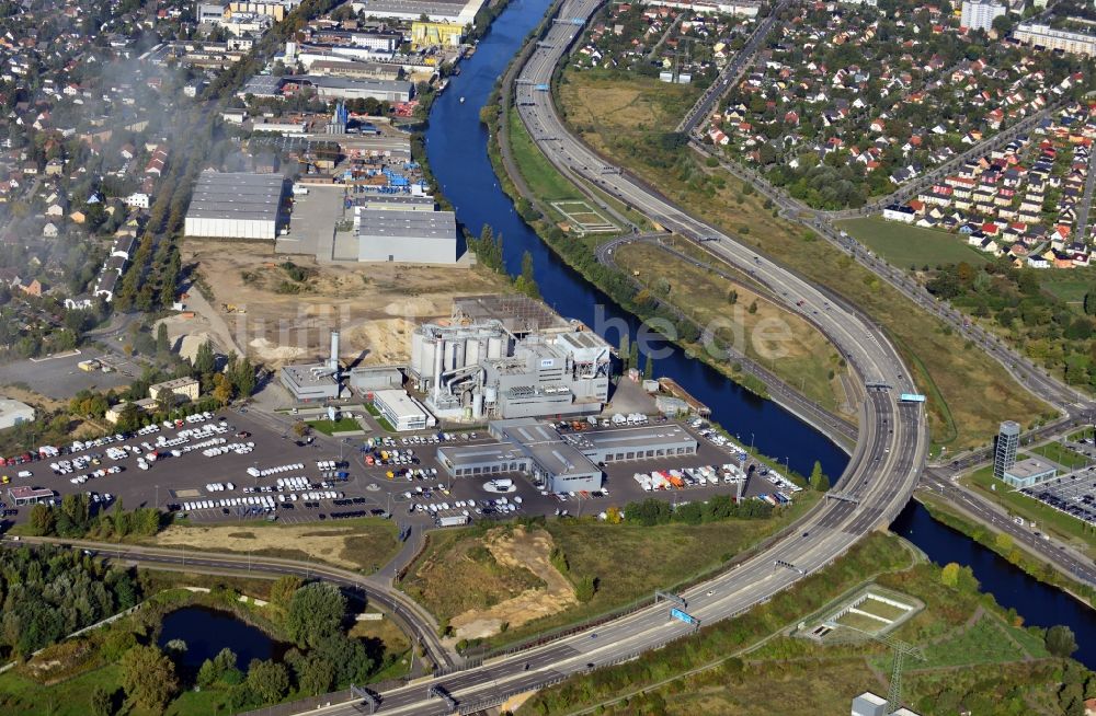 Luftbild Berlin - Verlauf der Bundesautobahn ( BAB ) A113 entlang dem Teltowkanal in Berlin