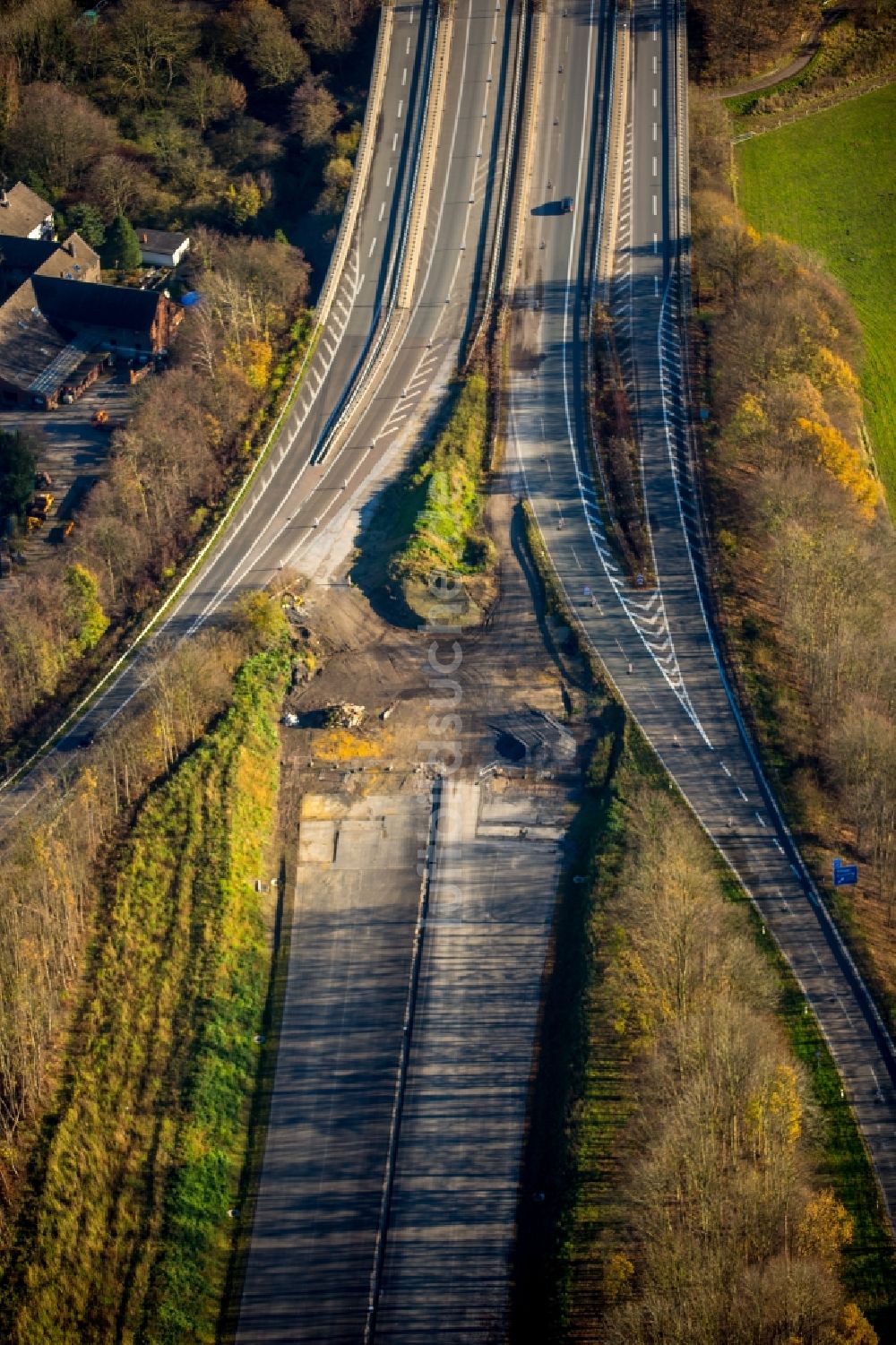 Bochum aus der Vogelperspektive: Verlauf der Bundesstraße B 226 im Bereich des Autobahn- Kreuzes der A44 und A43 in Bochum im Bundesland Nordrhein-Westfalen