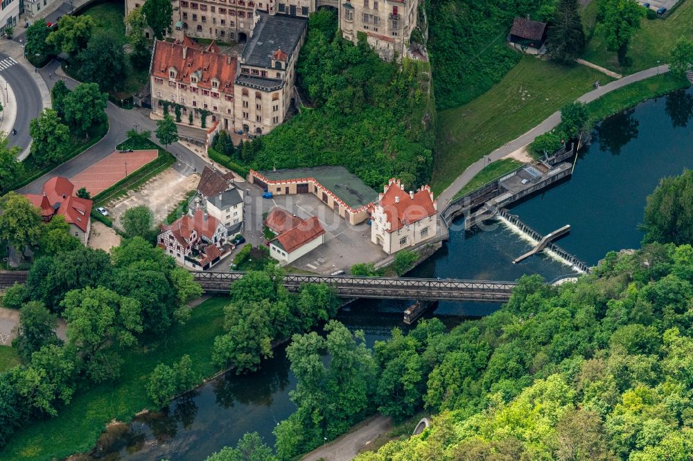 Luftaufnahme Sigmaringen - Verlauf der Donau entlang des Mühlbergs in Sigmaringen im Bundesland Baden-Württemberg, Deutschland