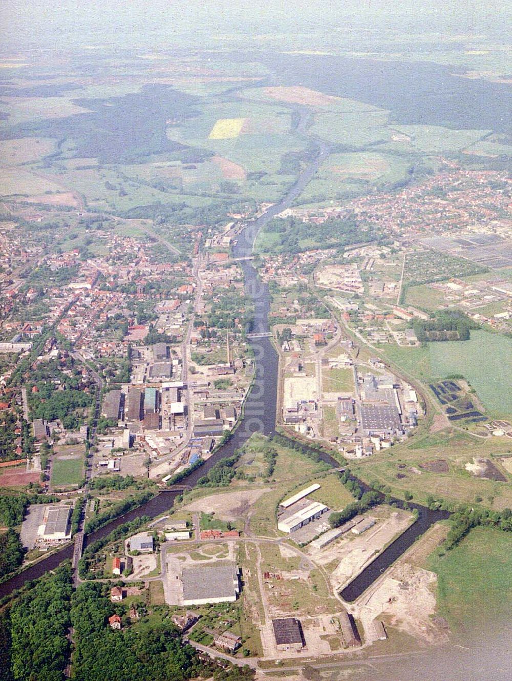 Genthin von oben - Verlauf des Elbe -Havel - Kanals bei Genthin.