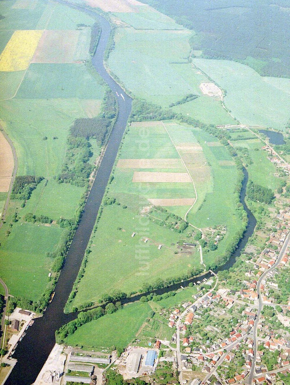 Genthin von oben - Verlauf des Elbe -Havel - Kanals bei Genthin.