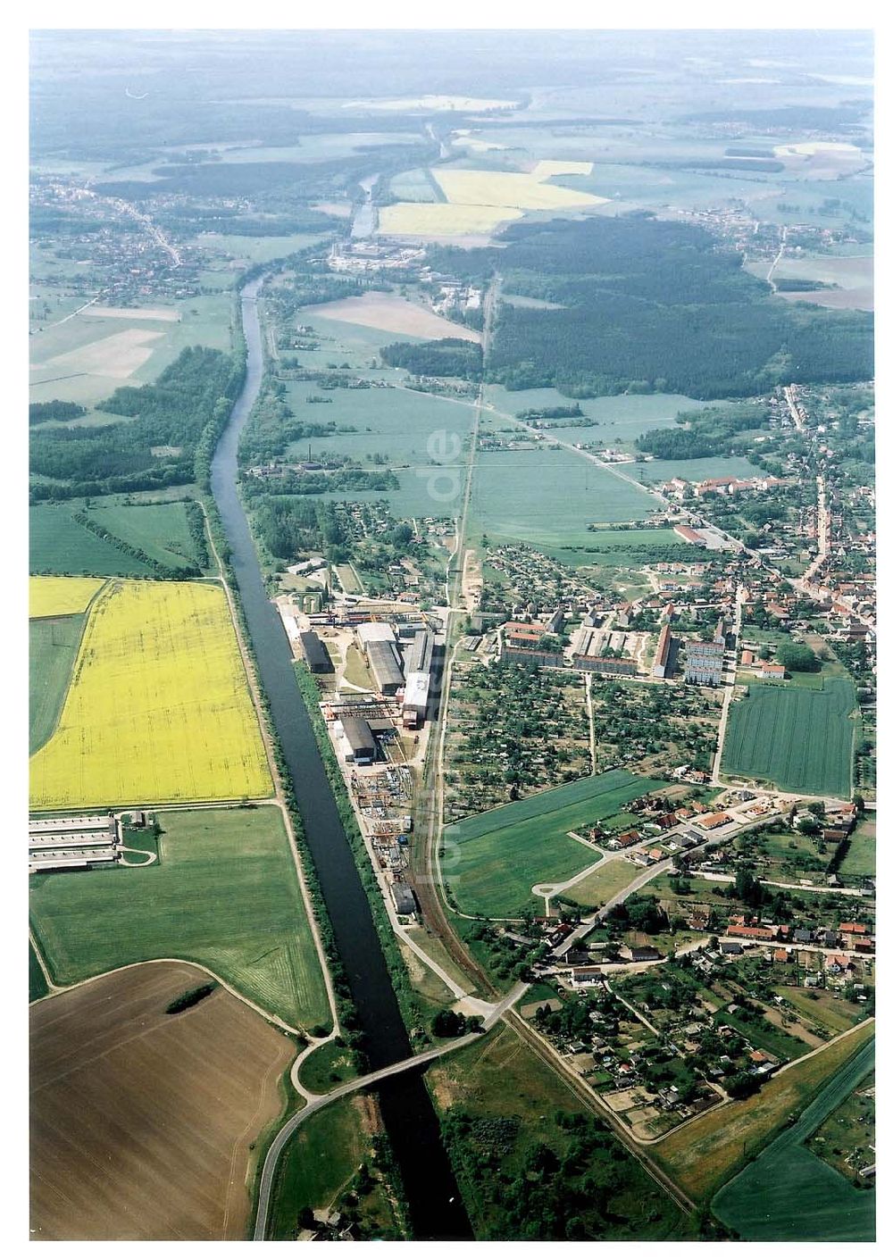 Parey aus der Vogelperspektive: Verlauf des Elbe -Havel - Kanals bei Parey.