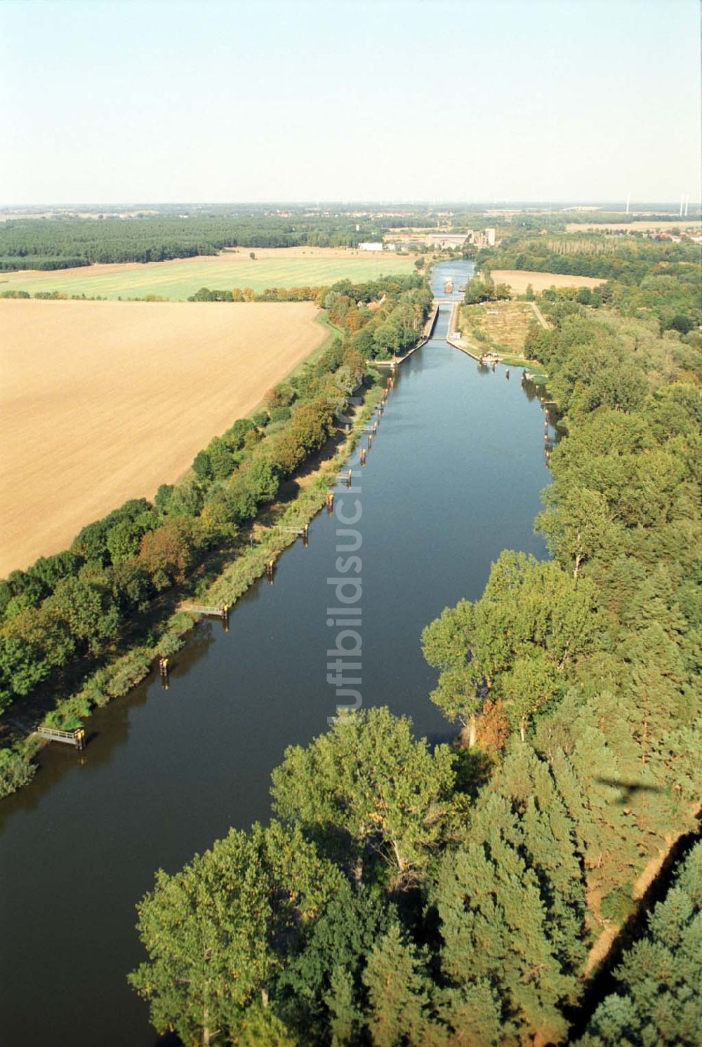 Zerben von oben - Verlauf des Elbe-Havel-Kanals westlich der Schleuse von Zerben