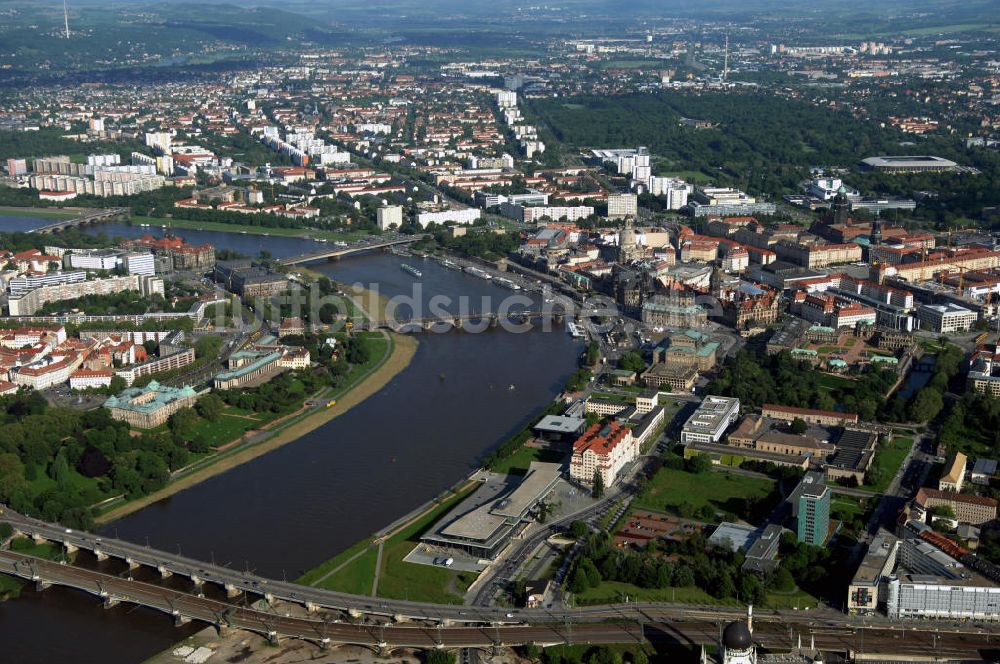 Luftbild Dresden - Verlauf der Elbe zwischen Altstadt und Neustadt in Dresden