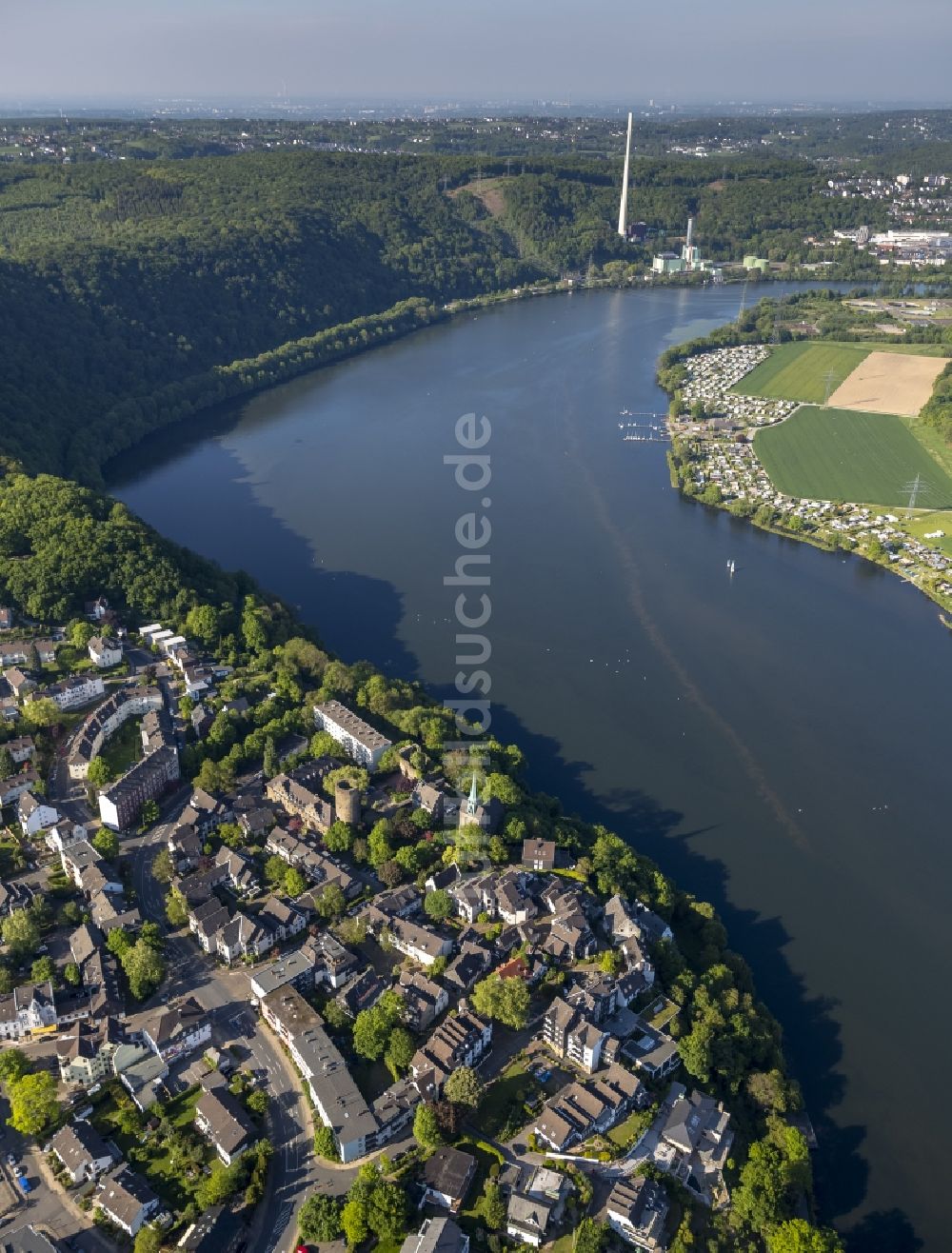 Wetter von oben - Verlauf des Harkortsee entlang der Freiheit an der Burg von Wetter im Ruhrgebiet im Bundesland Nordrhein-Westfalen