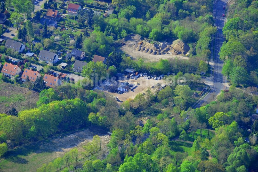 Berlin aus der Vogelperspektive: Verlauf des Hultschiner Dammes in der Nähe des Elsenteiches im Ortsteil Mahlsdorf im Bezirk Marzahn-Hellersdorf in Berlin