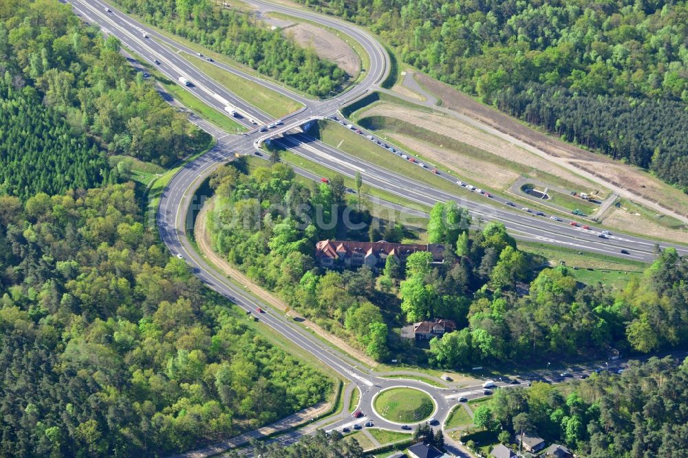 Stahnsdorf von oben - Verlauf der Landesstraße L40 zur Ortsumgehung Güterfelde in Brandenburg