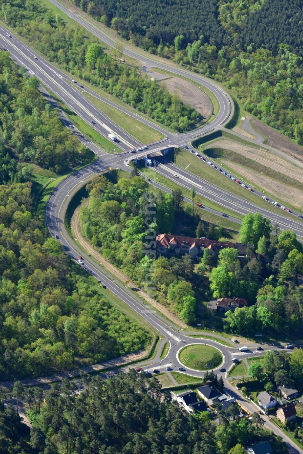 Luftbild Stahnsdorf - Verlauf der Landesstraße L40 zur Ortsumgehung Güterfelde in Brandenburg