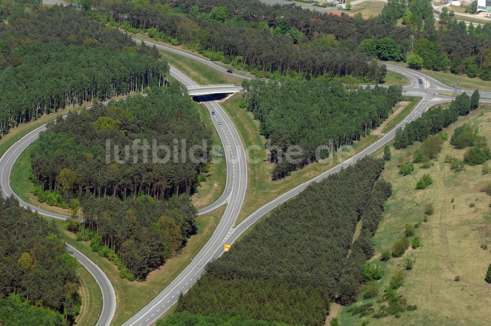 SCHWEDT / ODER von oben - Verlauf der Ortsumfahrung der Bundesstrasse B 2 und B166 westlich der Stadtgrenze zu Schwedt / Oder