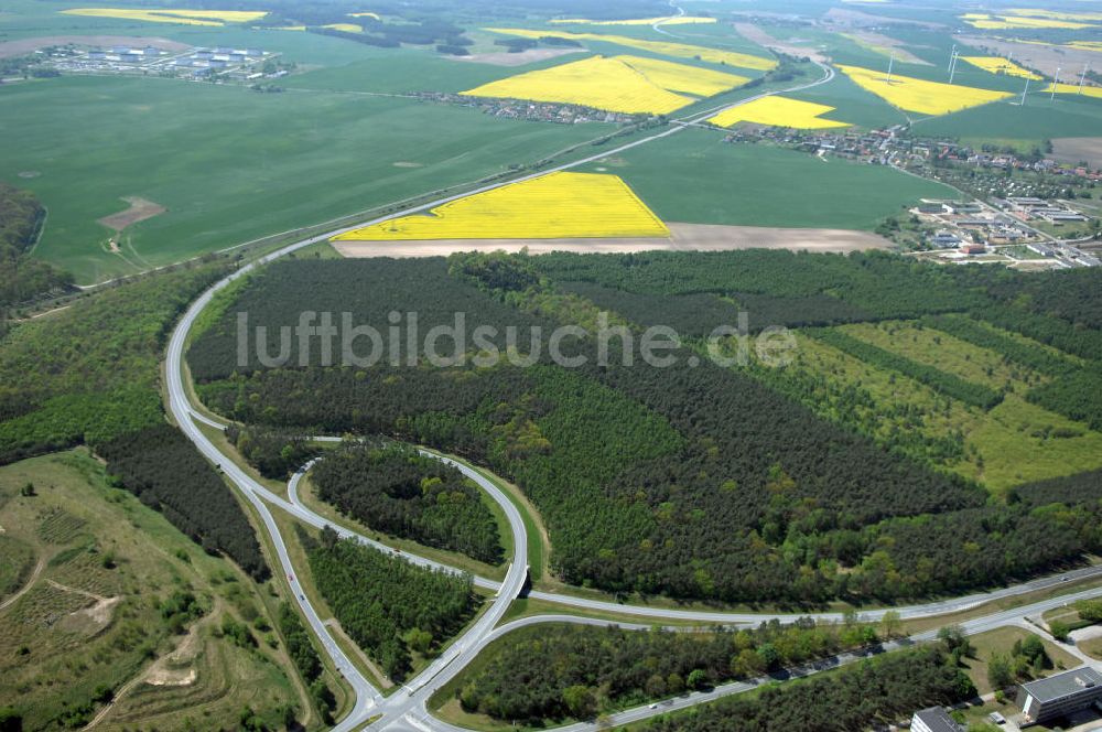 SCHWEDT / ODER von oben - Verlauf der Ortsumfahrung der Bundesstrasse B 2 und B166 westlich der Stadtgrenze zu Schwedt / Oder