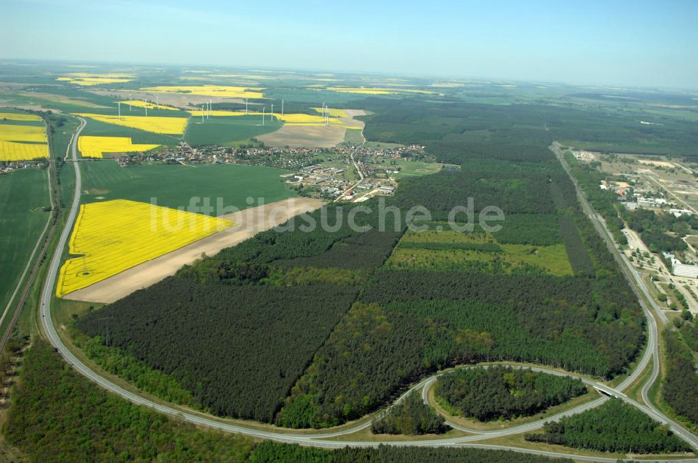 SCHWEDT / ODER von oben - Verlauf der Ortsumfahrung der Bundesstrasse B 2 und B166 westlich der Stadtgrenze zu Schwedt / Oder