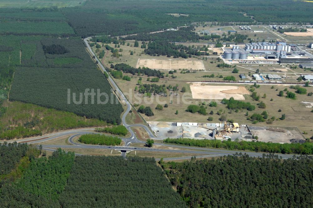 Luftaufnahme HEINERSDORF - Verlauf der Passower Chaussee (B166) südwestlich von Schwedt