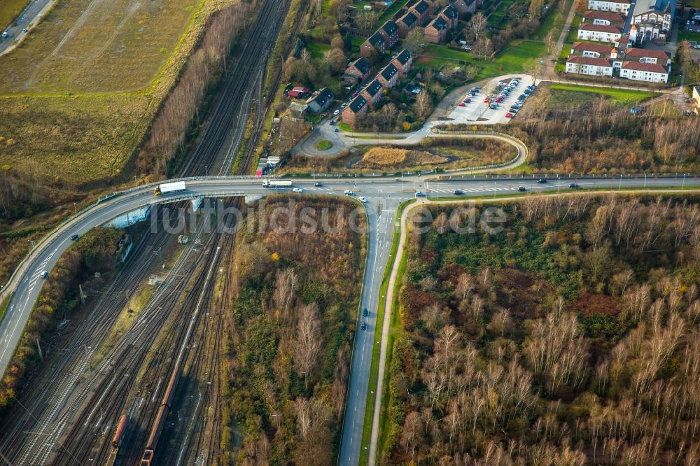 Gelsenkirchen von oben - Verlauf der Straßenkreuzung Alfred-Zingler-Straße Ecke Parallelstraße in Gelsenkirchen im Bundesland Nordrhein-Westfalen