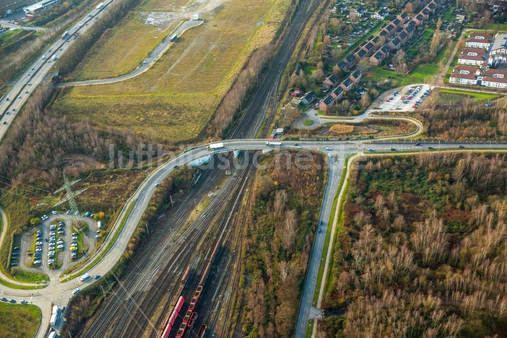 Gelsenkirchen aus der Vogelperspektive: Verlauf der Straßenkreuzung Alfred-Zingler-Straße Ecke Parallelstraße in Gelsenkirchen im Bundesland Nordrhein-Westfalen