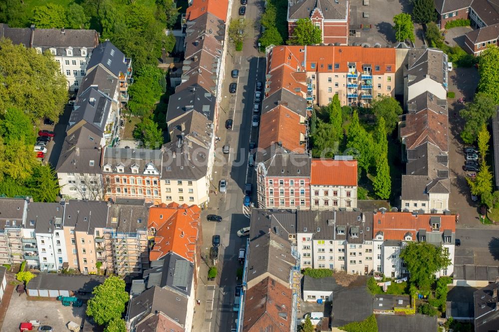 Luftaufnahme Essen - Verlauf der Straßenkreuzung Beisingstraße Ecke Etlingstraße in Essen im Bundesland Nordrhein-Westfalen