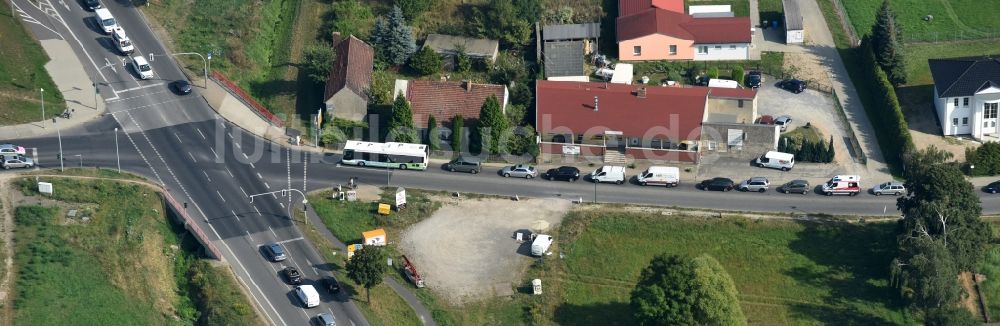 Luftbild Lindenberg - Verlauf der Straßenkreuzung der B2, Bucher Weg und Bernauer Straße in Lindenberg im Bundesland Brandenburg