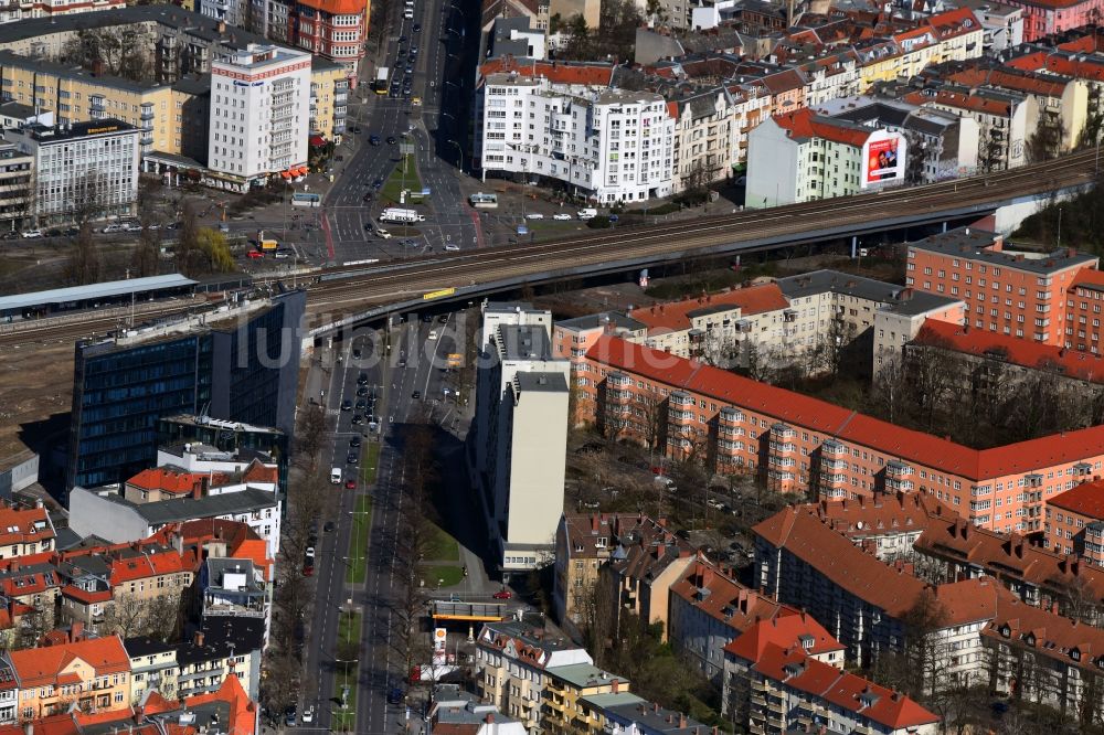 Berlin aus der Vogelperspektive: Verlauf der Straßenkreuzung Innsbrucker Platz - Hauptstraße im Ortsteil Bezirk Tempelhof-Schöneberg in Berlin