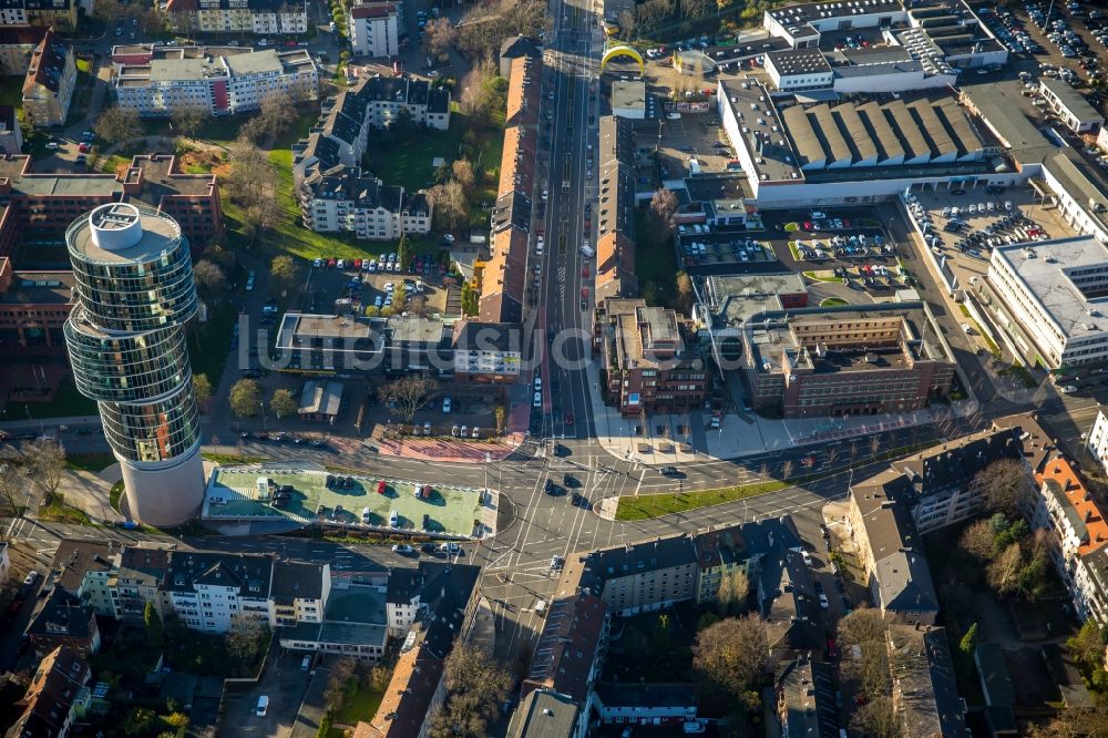 Bochum von oben - Verlauf der Straßenkreuzung Universitätsstraße Oskar-Hoffmann-Straße in Bochum im Bundesland Nordrhein-Westfalen