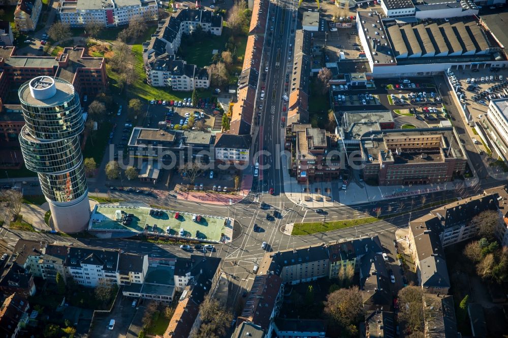 Bochum aus der Vogelperspektive: Verlauf der Straßenkreuzung Universitätsstraße Oskar-Hoffmann-Straße in Bochum im Bundesland Nordrhein-Westfalen