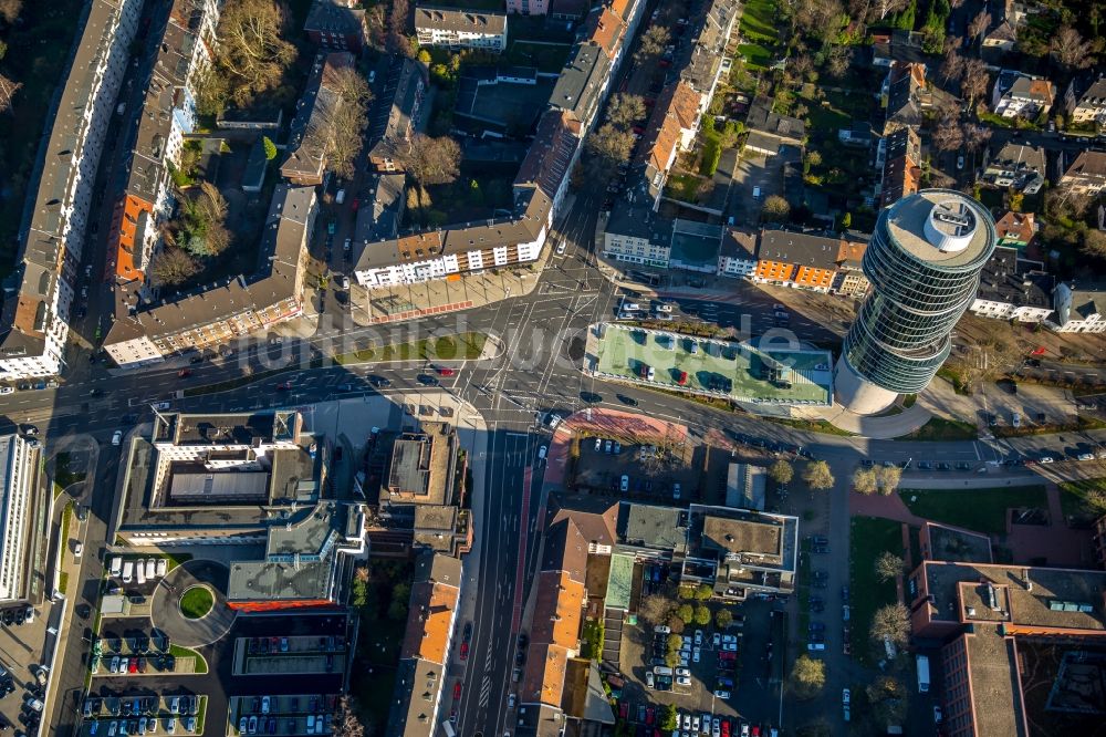 Bochum von oben - Verlauf der Straßenkreuzung Universitätsstraße Oskar-Hoffmann-Straße in Bochum im Bundesland Nordrhein-Westfalen