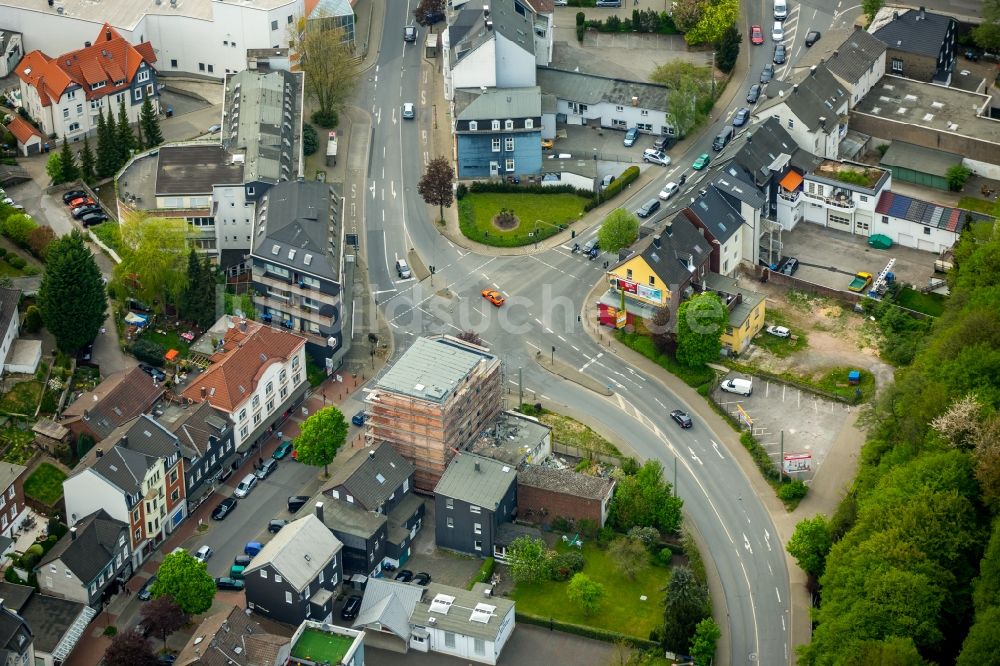 Luftaufnahme Ennepetal - Verlauf der Straßenkreuzung Voerstraße - Neustraße und Friedrichstraße in Ennepetal im Bundesland Nordrhein-Westfalen