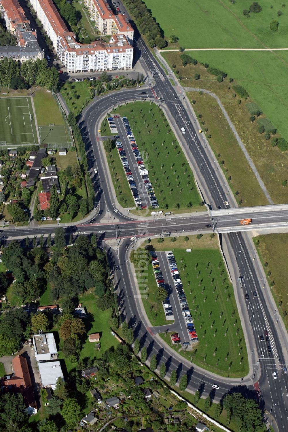 Luftaufnahme Dresden - Verlauf der Straßenkreuzung Waldschlöschenbrücke, Käthe-Kollwitz-Ufer und Fetscherstraße in Dresden im Bundesland Sachsen