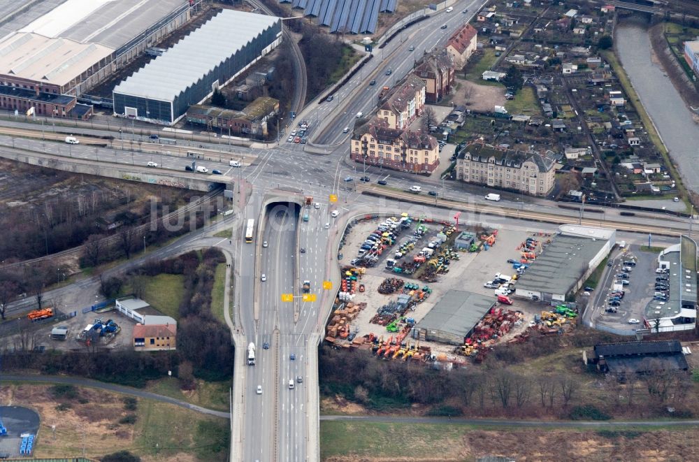 Dresden von oben - Verlauf der Straßenkreuzung B6 / Washingtonstr in Dresden im Bundesland Sachsen