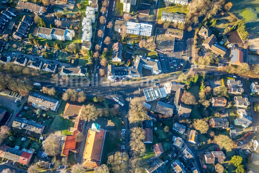 Bochum von oben - Verlauf der Straßenkreuzung Wiescherstraße Ecke Frauenlobstraße in Bochum im Bundesland Nordrhein-Westfalen