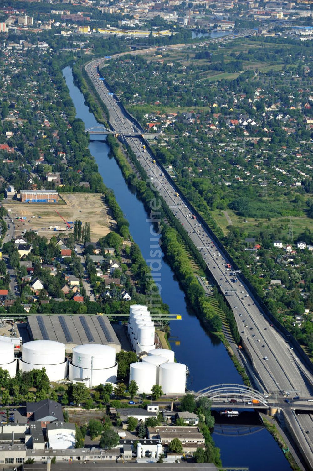 Luftaufnahme Berlin - Verlauf Teltowkanal und A113 in Berlin-Rudow