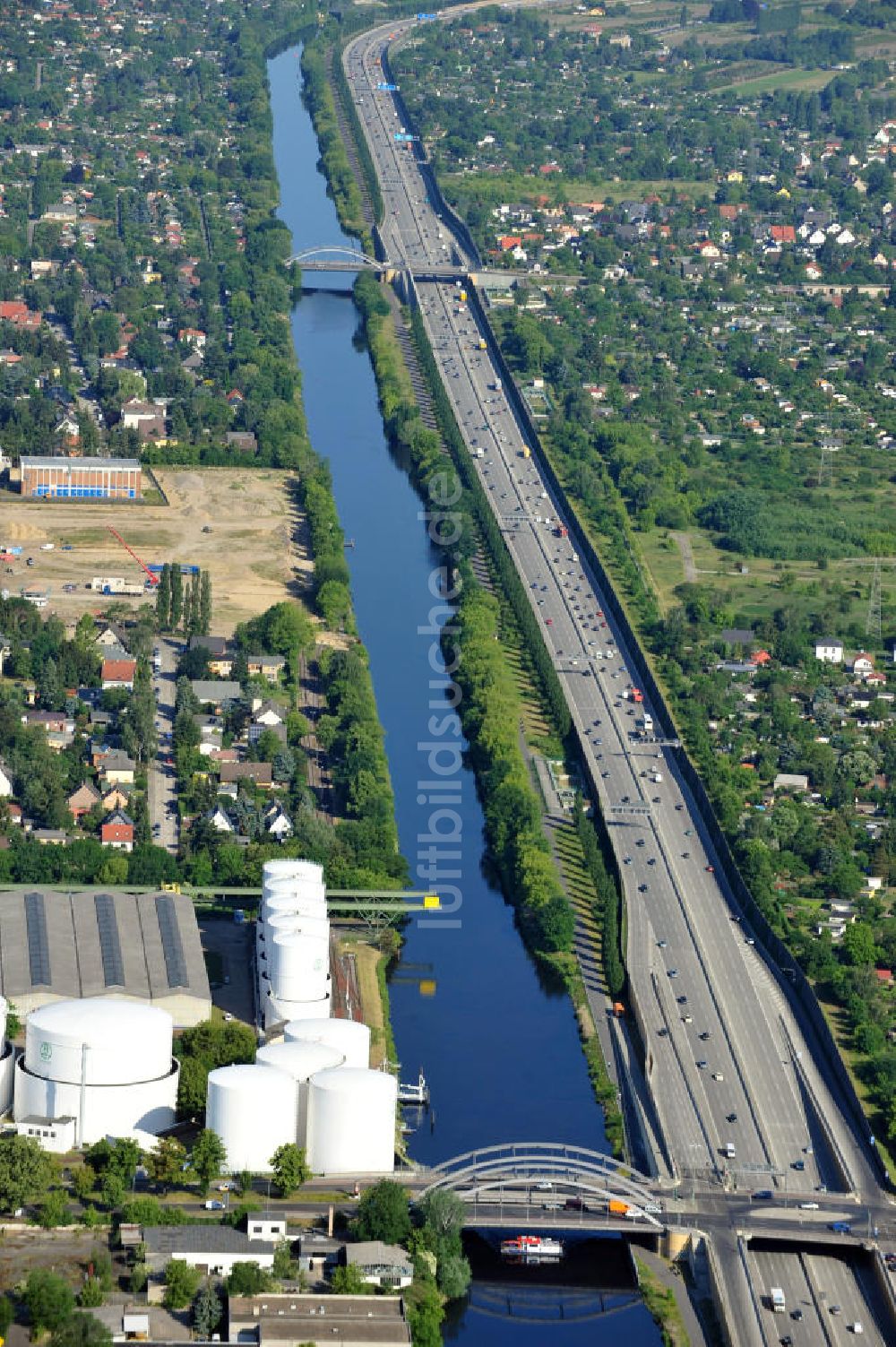 Berlin von oben - Verlauf Teltowkanal und A113 in Berlin-Rudow