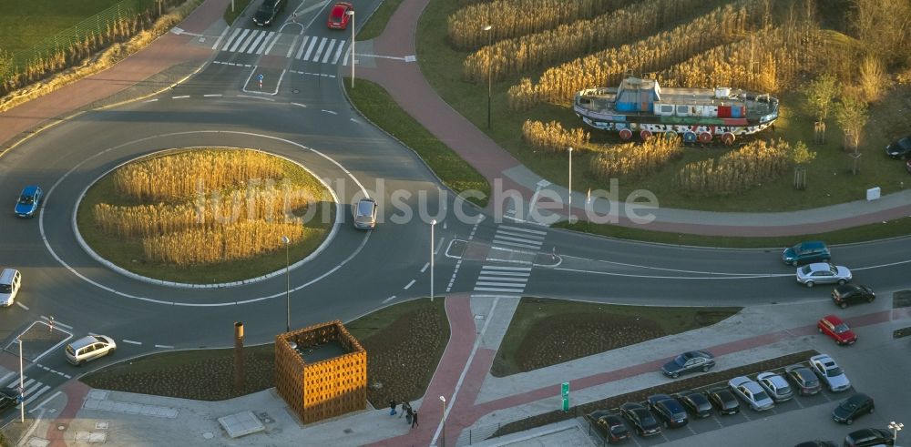 Luftbild Hamm - Verrostendes Kunst- Schiff Ekke Nekkepen des Künstler Otmar Alt am Kreisverkehr im Hafen Hamm im Bundesland Nordrhein-Westfalen NRW