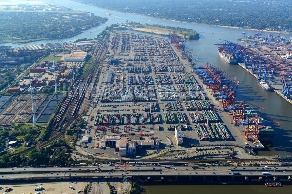 Luftbild Hamburg - Verschiedene Umschlagarten und das Stellwerk Waltershof im Hafen von Hamburg