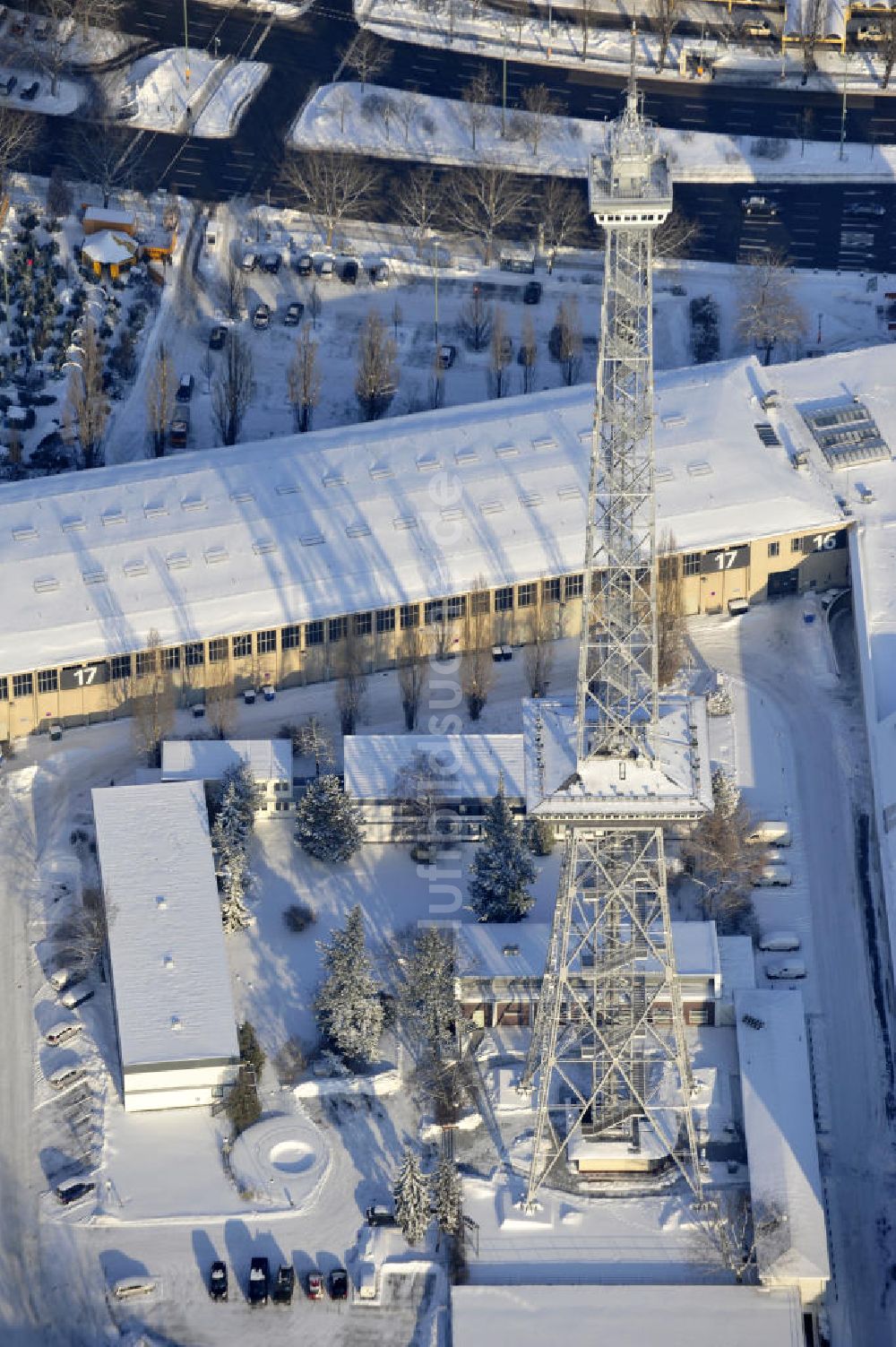 Luftaufnahme Berlin - Verschneite Areal des Funkturm / ICC im Messegelände in Berlin Charlottenburg