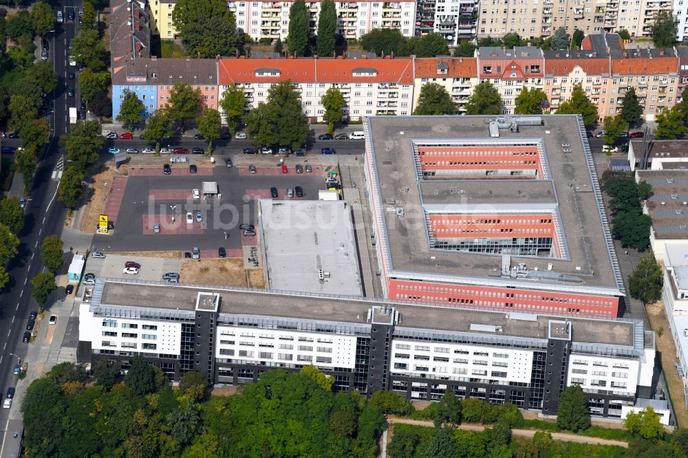 Berlin aus der Vogelperspektive: Verwaltungsgebäude der Agentur für Arbeit im Ortsteil Tempelhof in Berlin, Deutschland