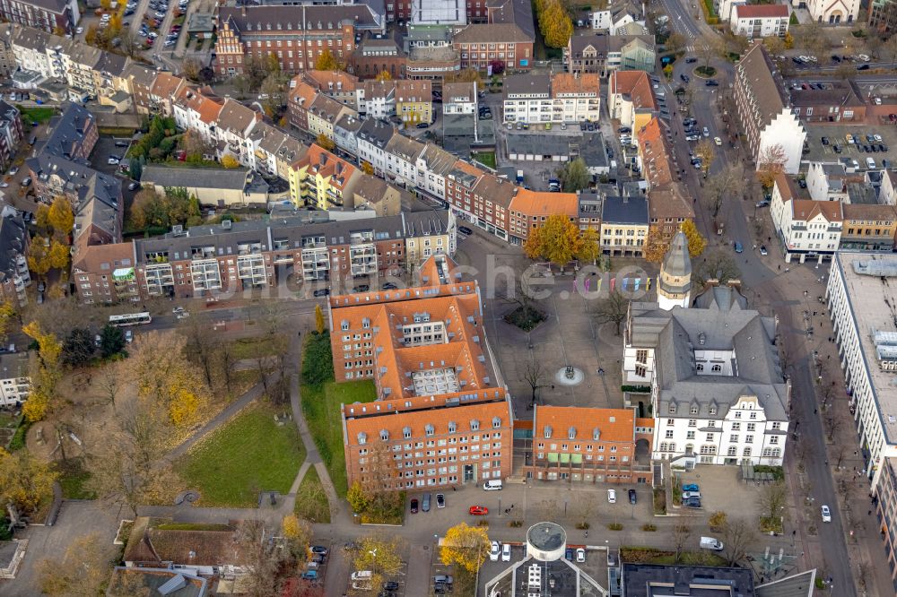 Luftaufnahme Gladbeck - Verwaltungsgebäude des Bürgeramts am Willy-Brandt-Platz - Bottroper Straße in Gladbeck im Bundesland Nordrhein-Westfalen, Deutschland