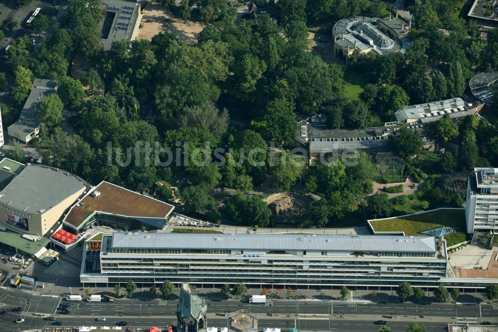 Berlin aus der Vogelperspektive: Verwaltungsgebäude und Bürokomplex des Gebäudeensemble von Bikini Berlin in der Budapester Straße im Bezirk Charlottenburg-Wilmersdorf in Berlin, Deutschland