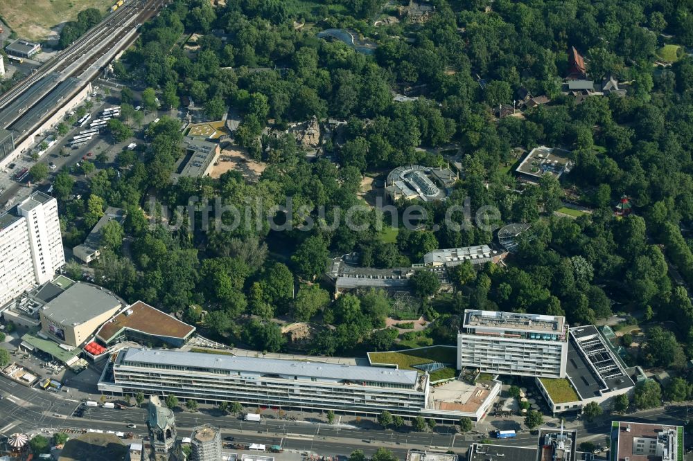 Luftbild Berlin - Verwaltungsgebäude und Bürokomplex des Gebäudeensemble von Bikini Berlin in der Budapester Straße im Bezirk Charlottenburg-Wilmersdorf in Berlin, Deutschland