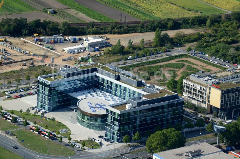 Offenbach am Main von oben - Verwaltungsgebäude und Bürokomplex Hyundai Motor Deutschland GmbH an der Kaiserlei-Promenade in Offenbach am Main im Bundesland Hessen