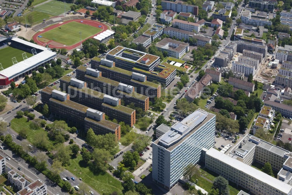 Wiesbaden von oben - Verwaltungsgebäude Dezernat für Stadtentwicklung und Bau, Landeshauptstadt Wiesbaden im Bundesland Hessen, Deutschland