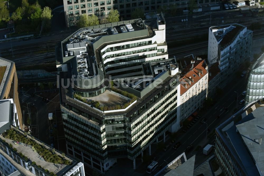 Paris Issy-les-Moulineaux von oben - Verwaltungsgebäude des Finanzdienstleistungs- Unternehmens La Banque Postale Siège Central am Boulevard Gallieni in Paris Issy-les-Moulineaux in Ile-de-France, Frankreich