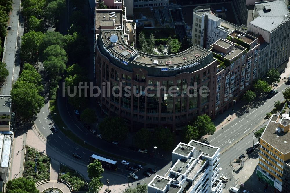 Luftaufnahme Berlin - Verwaltungsgebäude des Finanzdienstleistungs- Unternehmens Berliner Volksbank - Filiale an der Budapester Straße in Berlin