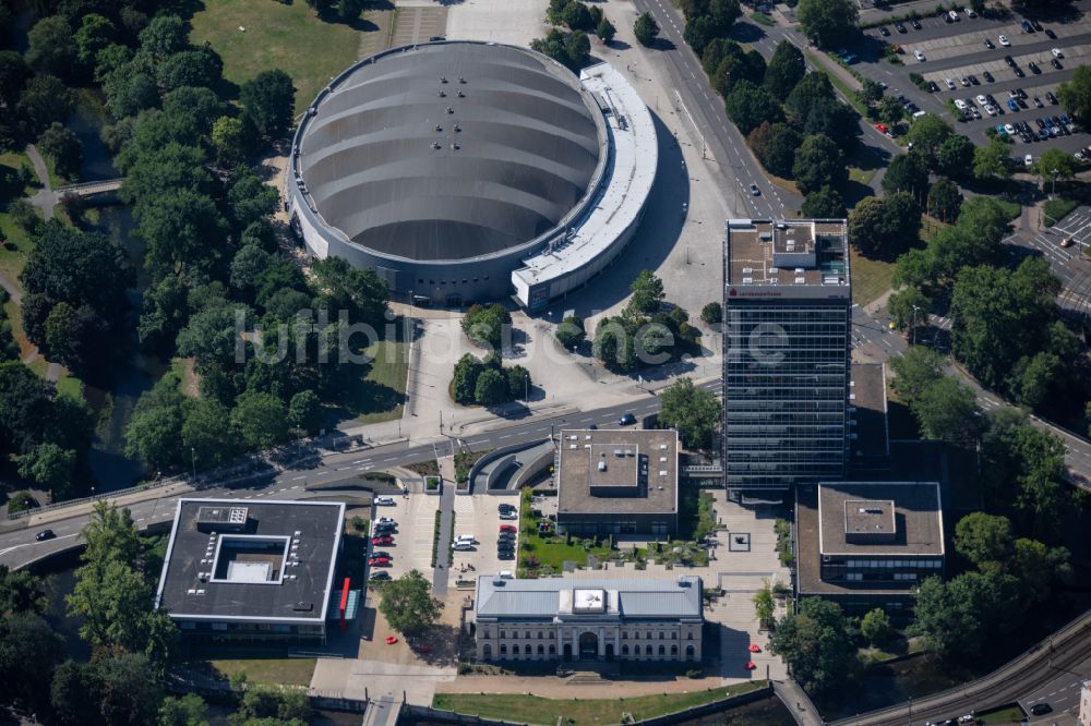 Braunschweig aus der Vogelperspektive: Verwaltungsgebäude des Finanzdienstleistungs- Unternehmens Braunschweigische Landessparkasse - Filiale am Friedrich-Wilhelm-Platz in Braunschweig im Bundesland Niedersachsen, Deutschland